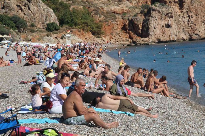 Antalya’da Ekim Ayı Sonunda Deniz Keyfi