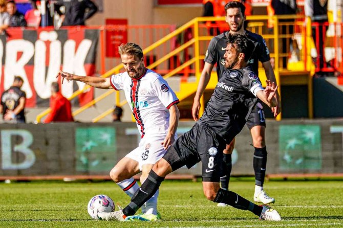 Spor Toto Süper Lig: Ümraniyespor: 1 - Fatih Karagümrük: 3 (Maç Sonucu)