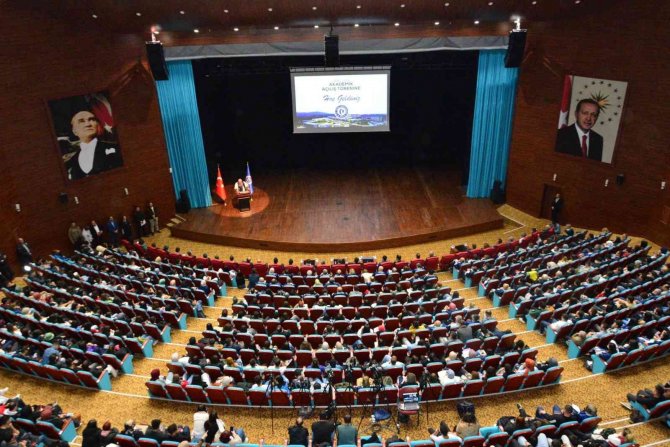 Uşak Üniversitesi Yeni Akademik Yılı Açılış Töreni Gerçekleşti