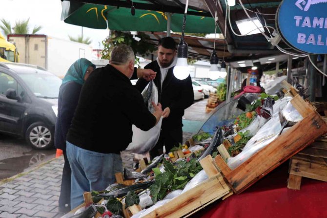 Palamut Fiyatları Dibe Vurdu: 700 Gram Palamut 25 Tl