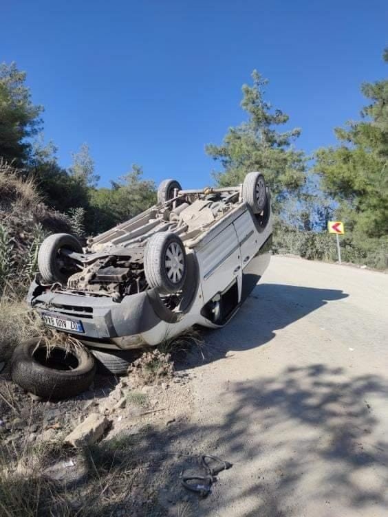 Otomobil Uçtuğu Şarampolden İş Makinası İle Çıkarıldı