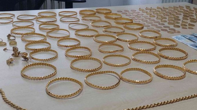 Akrabaları Kiralık Hırsızla 3 Milyonluk Altın Ve Parasını Çaldılar