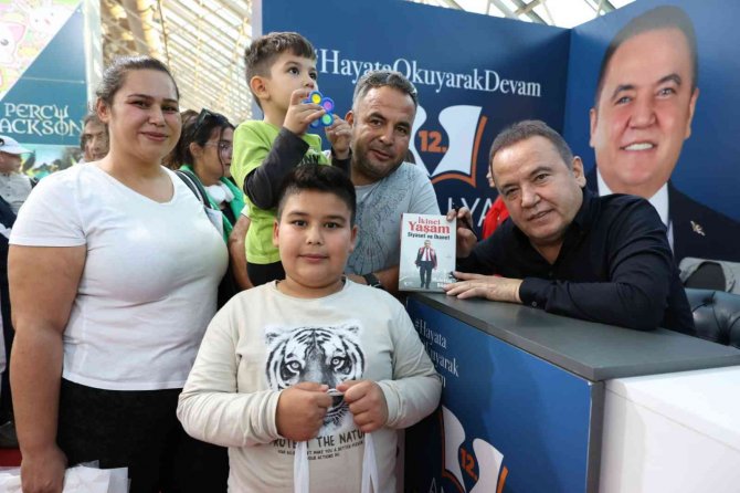 12. Antalya Kitap Fuarı Dolu Dolu Geçiyor