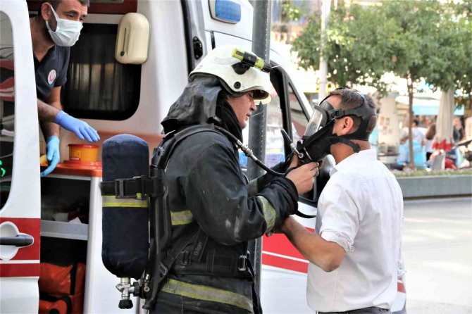Antalya’da Avm’de Yangın Paniği