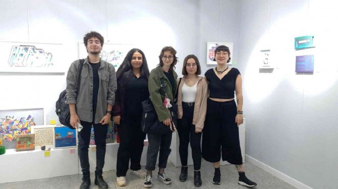 Ressam Arı, Dördüncü Kişisel Sergini Açtı