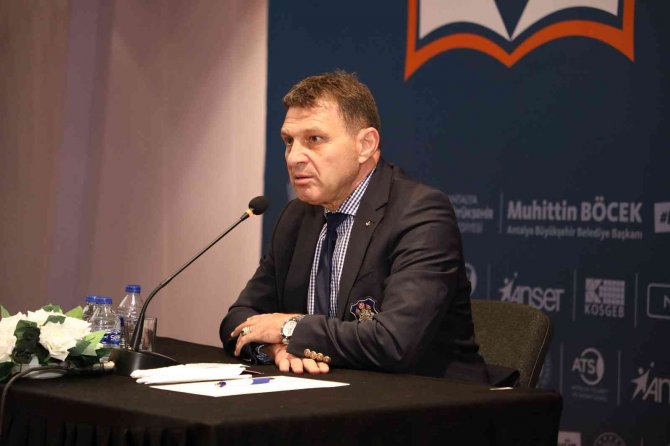 12. Antalya Kitap Fuarı Dolu Dolu Geçiyor