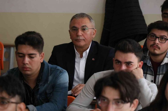 55 Yaşında Üniversite Hayaline Kavuştu