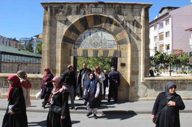 Binlerce Yıllık Geçmişe Sahip Sivas, Tarih Severlerin Akınına Uğruyor