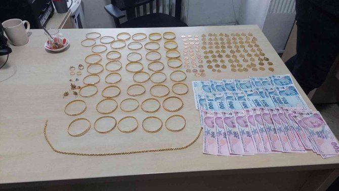 Akrabaları Kiralık Hırsızla 3 Milyonluk Altın Ve Parasını Çaldılar