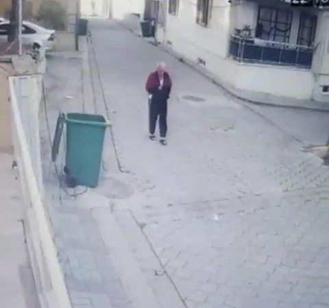 2 Gündür Aranan Yaşlı Adam Evinin Karşısındaki Metruk Evde Ölü Bulundu