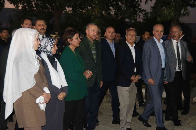 Cumhurbaşkanı Erdoğan, Silvan’da ‘Beyaz Melesli Kadınlarla’ Bir Araya Geldi