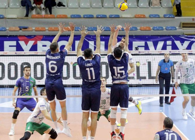 Efeler Ligi: Bursa Büyükşehir Belediyespor: 3- Develi Belediyespor: 2
