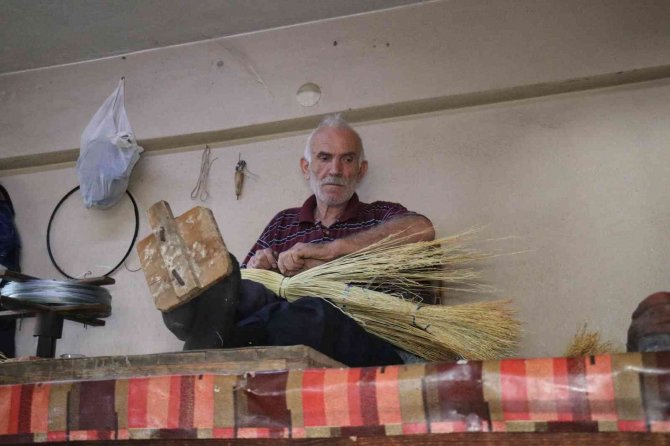 Binbir Emekle Üretiliyor, 50 Liraya Satılıyor