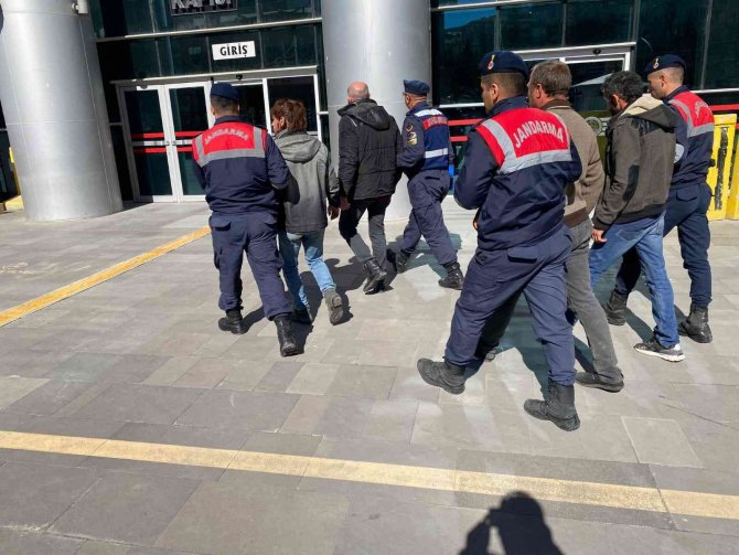 Çalıntı Traktör İle Yakalanan 4 Şüpheliden 1’i Tutuklandı