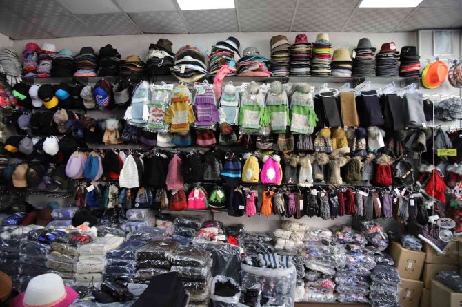 Gaziantep’te Soğuk Hava Bere Satıcılarının Yüzünü Güldürüyor