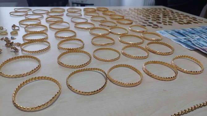 Akrabaları Kiralık Hırsızla 3 Milyonluk Altın Ve Parasını Çaldılar