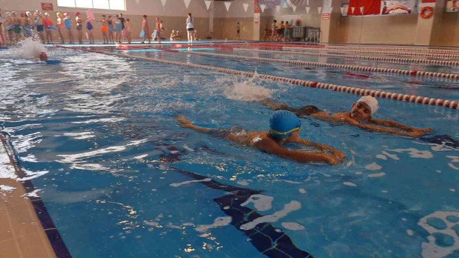 Nazilli’de Yüzme Bilmeyen Kalmayacak