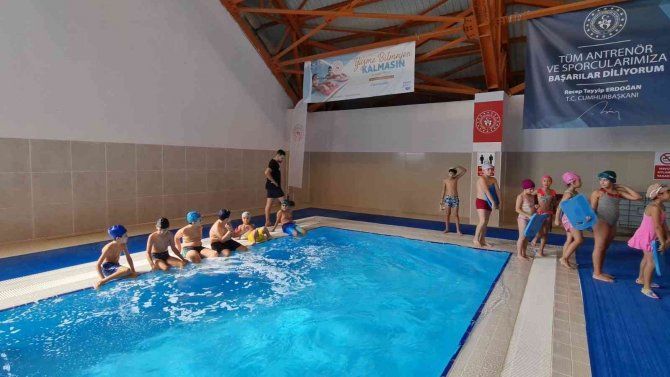 Nazilli’de Yüzme Bilmeyen Kalmayacak