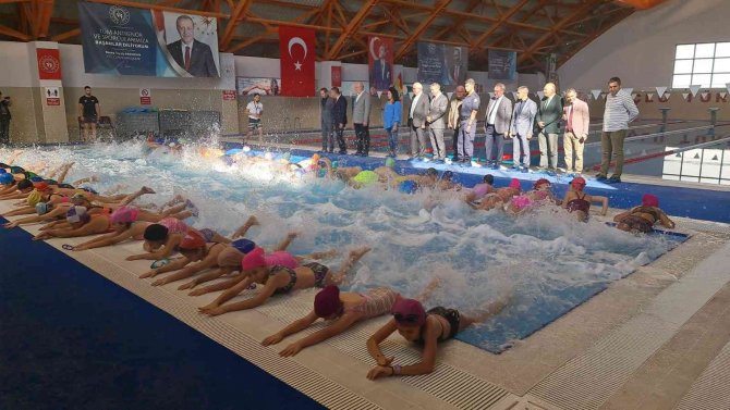 Nazilli’de Yüzme Bilmeyen Kalmayacak