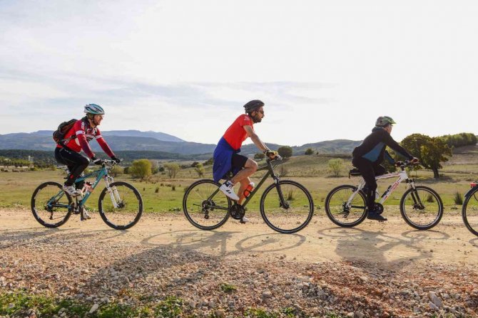 Pedalladıkları Mesafeler Ağaca Dönüşecek