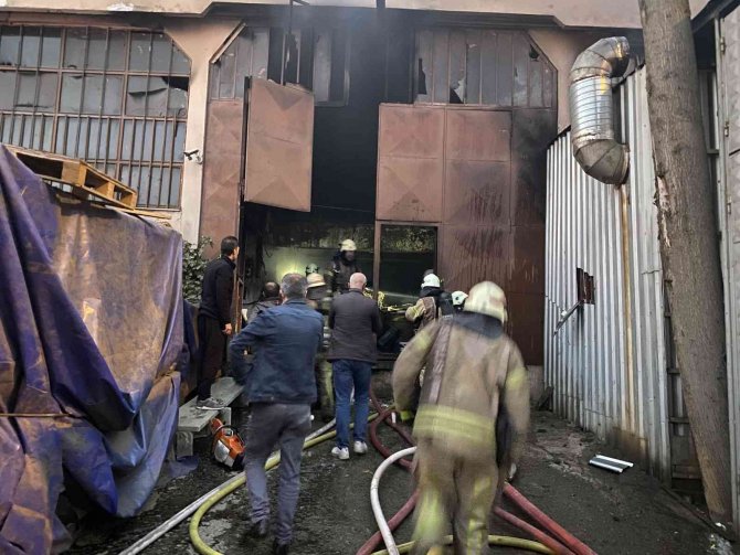 Pendik’te Krom Kaplama İmalathanesinde Korkutan Yangın