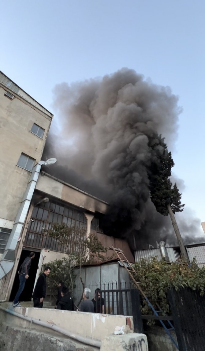 Pendik’te Krom Kaplama İmalathanesinde Korkutan Yangın