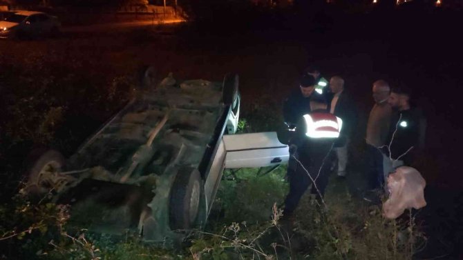 Kontrolden Çıkan Otomobil Devrildi: 4 Yaralı