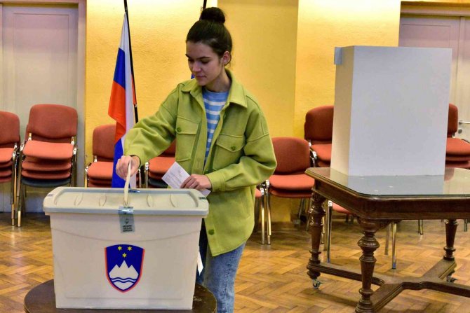 Slovenya’da Halk Cumhurbaşkanlığı Seçimi İçin Sandık Başında