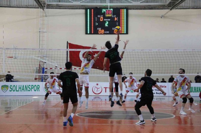 Alpaslan Endüstri Erkekler 1. Ligi: Solhanspor: 3 - Niksar Belediyespor: 0