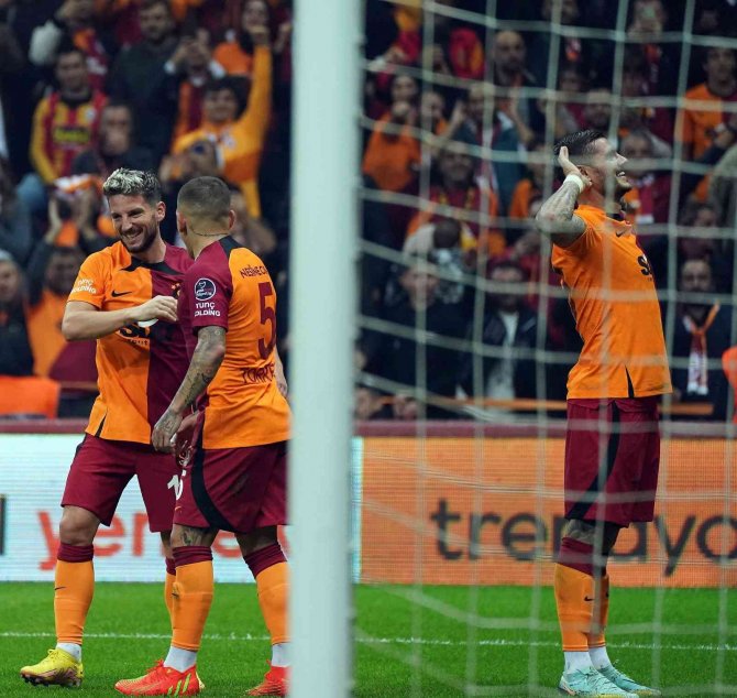 Spor Toto Süper Lig: Galatasaray: 2 - Corendon Alanyaspor: 0 (İ̇lk Yarı)