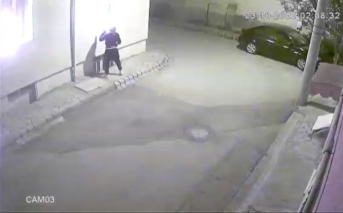 Alacak Verecek Meselesi Nedeniyle 2 Akrabasının Evlerini Ateşe Verdi