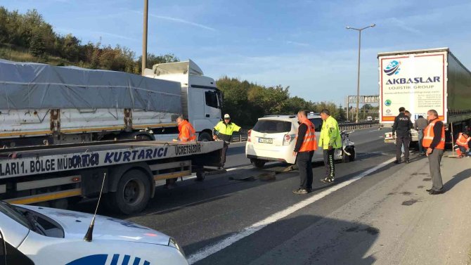 Tıra Çarpan Otomobildeki 6 Kişi Yaralandı