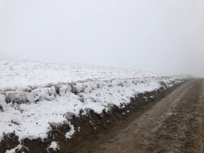 Yüksek Kesimlere Kar Yağdı, Hava Sıcaklığı Sıfırın Altına Düştü