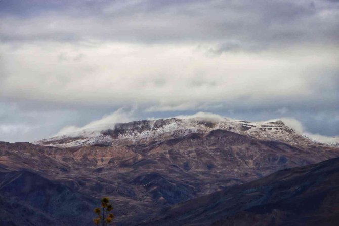 Yüksek Kesimlere Kar Yağdı, Hava Sıcaklığı Sıfırın Altına Düştü