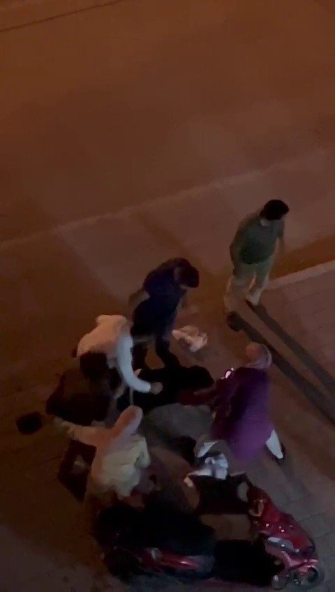 Tacizci Sokak Ortasında Öldüresiye Darp Edildi