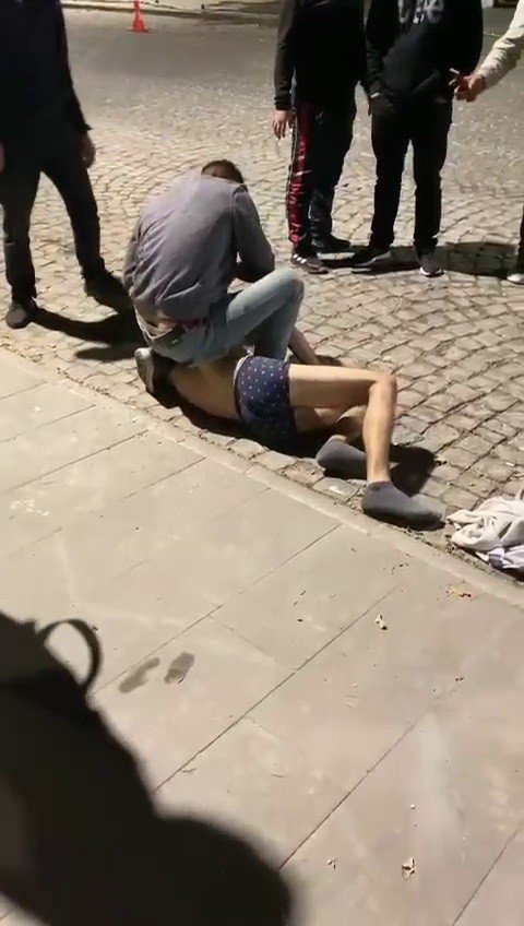 Mesaj Attığı Kızın Erkek Kardeşleri Tarafından Suratı Jiletle Kesilip Öldüresiye Dövüldü