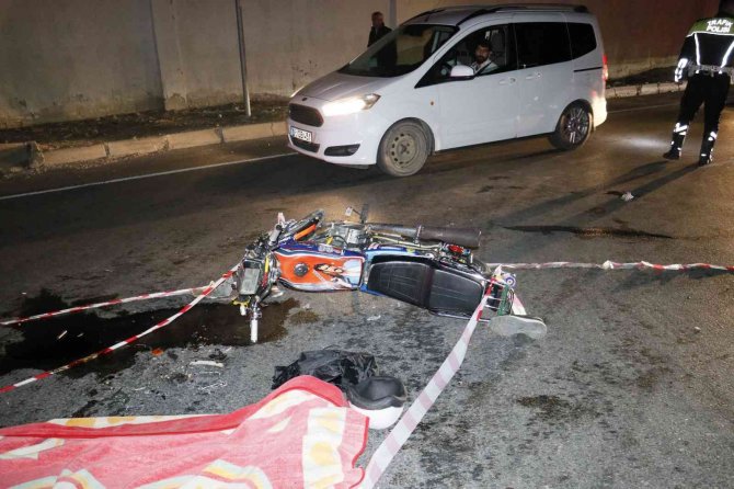 Adana’da Motosiklet İle Kamyon Çarpıştı: 1 Ölü, 1 Yaralı
