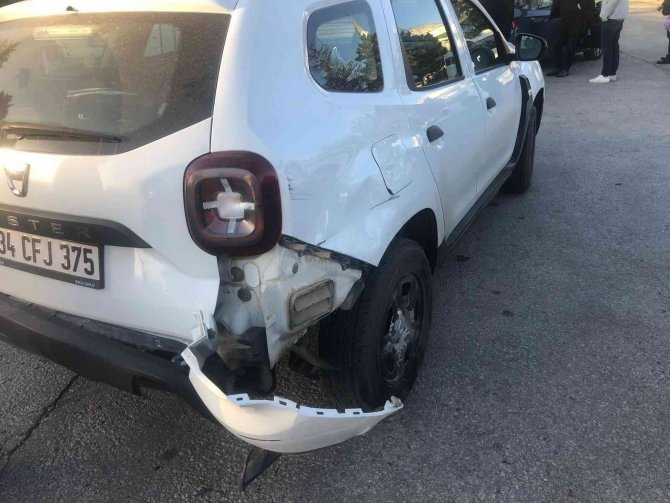 Otomobile Çarpan Motosiklet Sürücüsünün Bir Ayağı Parçalandı