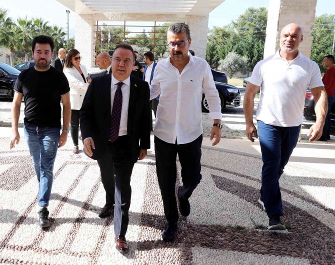 Antalyaspor’dan, Başkan Böcek’e Doğum Günü Kutlaması