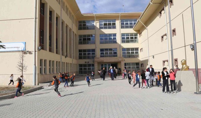 Yeni Yusufeli’nin Okullarında İlk Ders Zili Çaldı