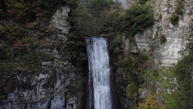 Maral Şelalesi Sonbaharda Doğaseverlerin İlgi Odağı