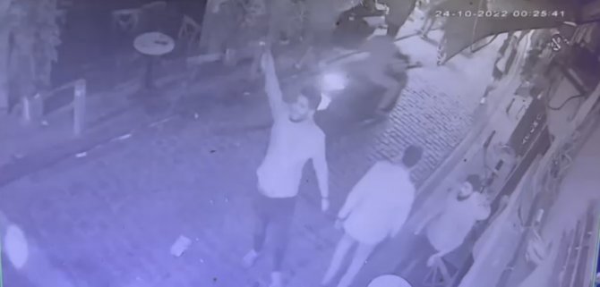 İ̇stanbul’da Silahlı Saldırgan Dehşeti Kamerada: Özel Harekat Polisi Operasyonla Yakaladı