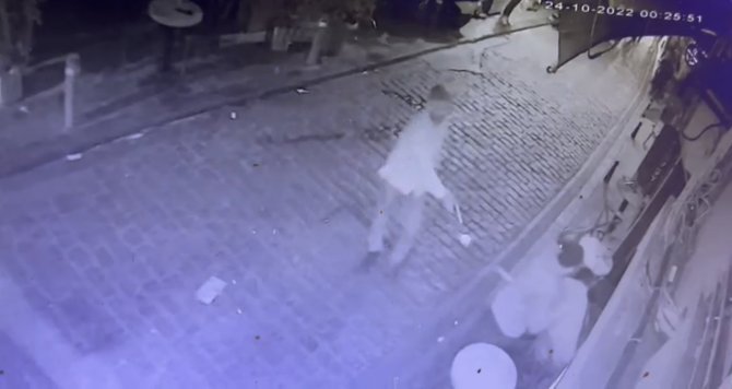 İ̇stanbul’da Silahlı Saldırgan Dehşeti Kamerada: Özel Harekat Polisi Operasyonla Yakaladı