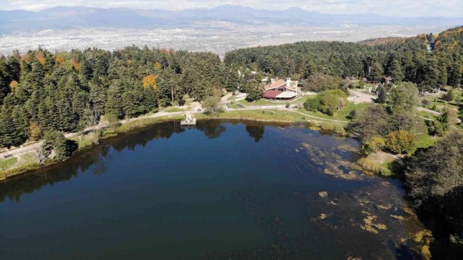 Gölcük Tabiat Parkı’nda Sonbahar Güzelliği Mest Etti