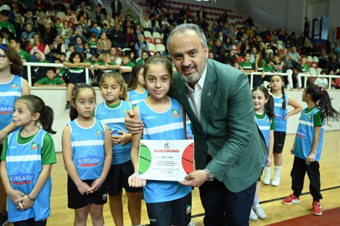 Gemlik Basketbol’a Bursasu Desteği