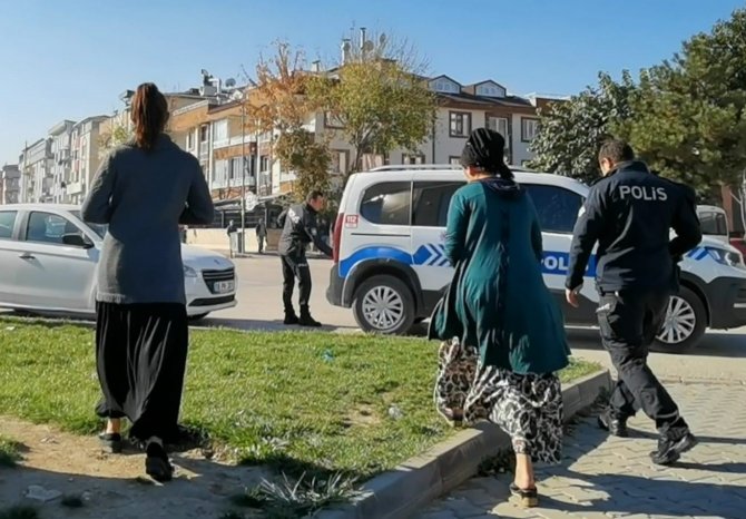 Fal Bahanesiyle Parasını Çaldılar, Polis Yakaladı
