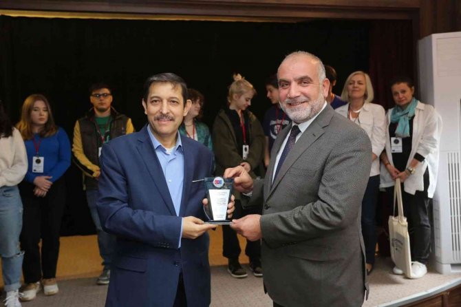 Başkan Sandıkçı: “Gençler İçin Yeni Projeler Kazandırmaya Devam Edeceğiz”