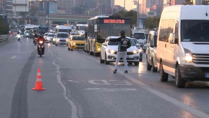 Kadıköy’de Usulsüz Çakar Ve Siren Denetimi