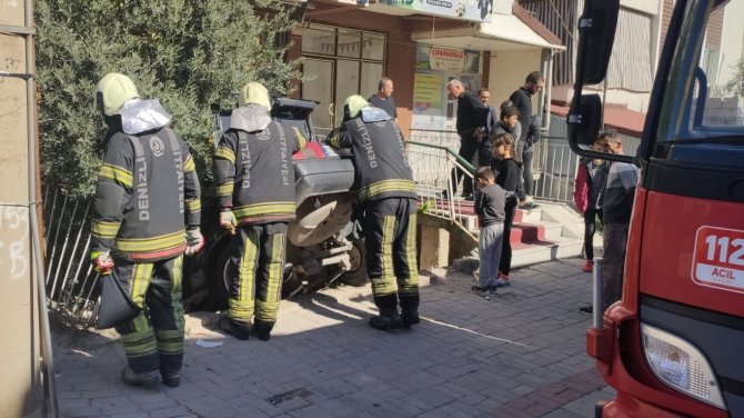 Kontrolden Çıkan Otomobil Evin Bahçesine Çakıldı