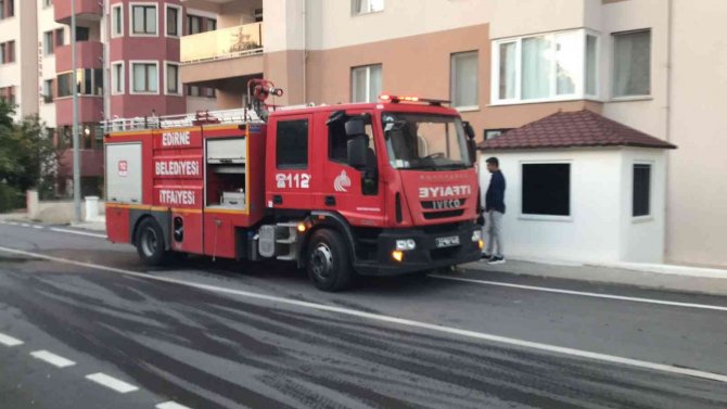 Apartta Ocakta Çıkan Yangın Korkuttu